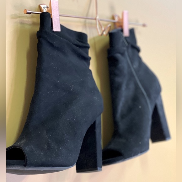 Open Toe Heel - Picture 2 of 4